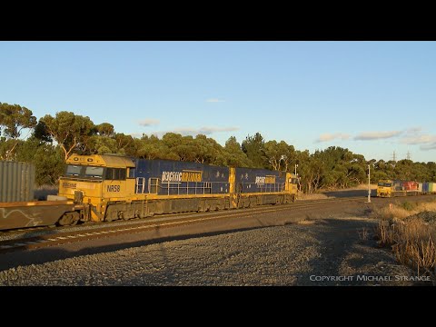 1PM5 Crosses 4MA5 On Lovely Banks - PoathTV Australian Trains & Railways