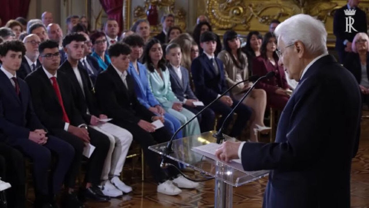 Mattarella: Non diffidare dai linguaggi dei giovani ma contribuirvi con suggerimenti rispettosi