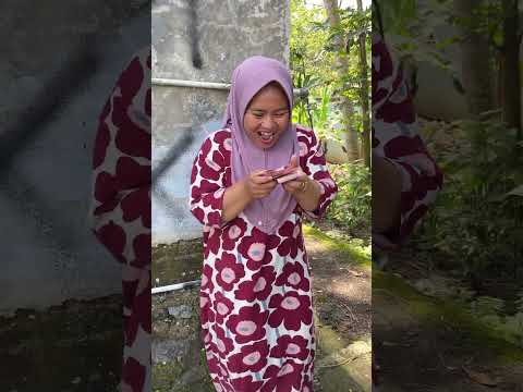 Dikasih bonus duit😂