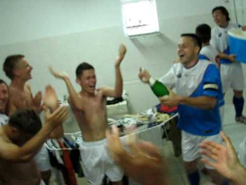 Radość graczy i kibiców po awansie UNII TCZEW do IV ligi!