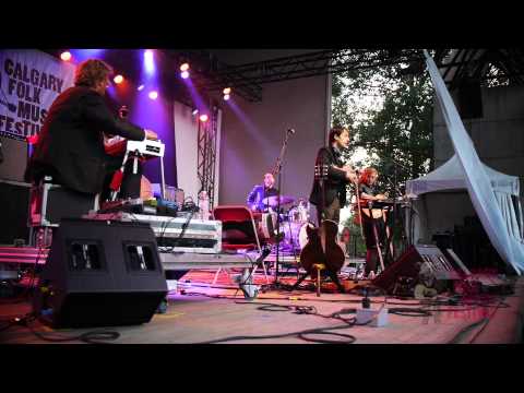 Andrew Bird & the Hands of Glory Perform "Dyin' Bedmaker" Live at 2014 Calgary Folk Music Festival