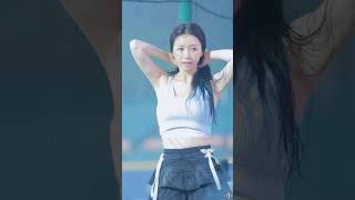 風雨中撥髮的雅英太美了！ #cheerleader #치어리더 #台湾チア #fancam #美女 #cpbl #李雅英 #이아영 #富邦angels #富邦悍將 #富邦悍將啦啦隊