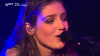 Birdy - 'People Help the People' (live in the Qube) // Q-music