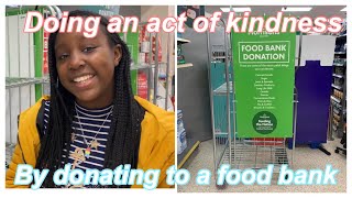 donating food to food bank// donating  food to homeless