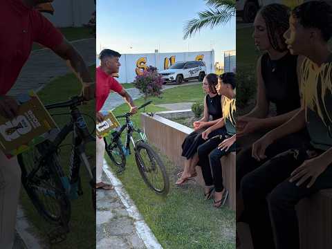 E vocês? Preferem o álbum ou a bicicleta? 🤔
