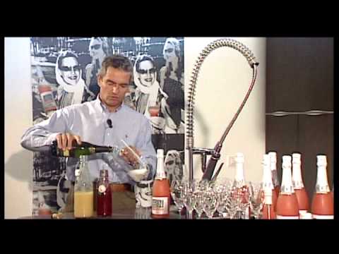 How to prepare a Bellini Cocktail The Bellini cocktail recipe