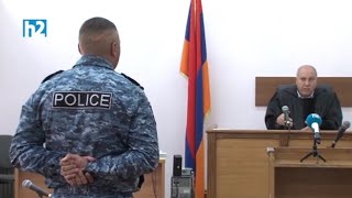 Պայուսակ կրելը տարօրինա՞կ է. Դատավորը՝ «Նիկոլ, դավաճան» ասած երիտասարդին ձերբակալած ոստիկանին:Լրաբեր