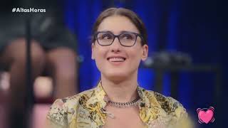 Vanessa da Mata cantando nada mais de Gal Costa nos bastidores do Altas horas.