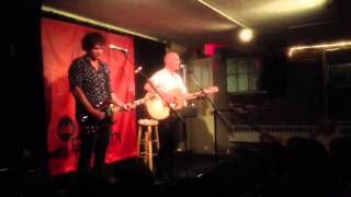 Paul Kelly plays &quot;O Mistress Mine&quot;