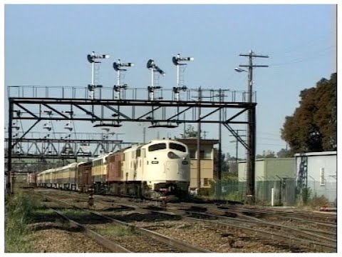 Transfer of Australian streamliner 421 class diesel locomotives to Casino - October 1996