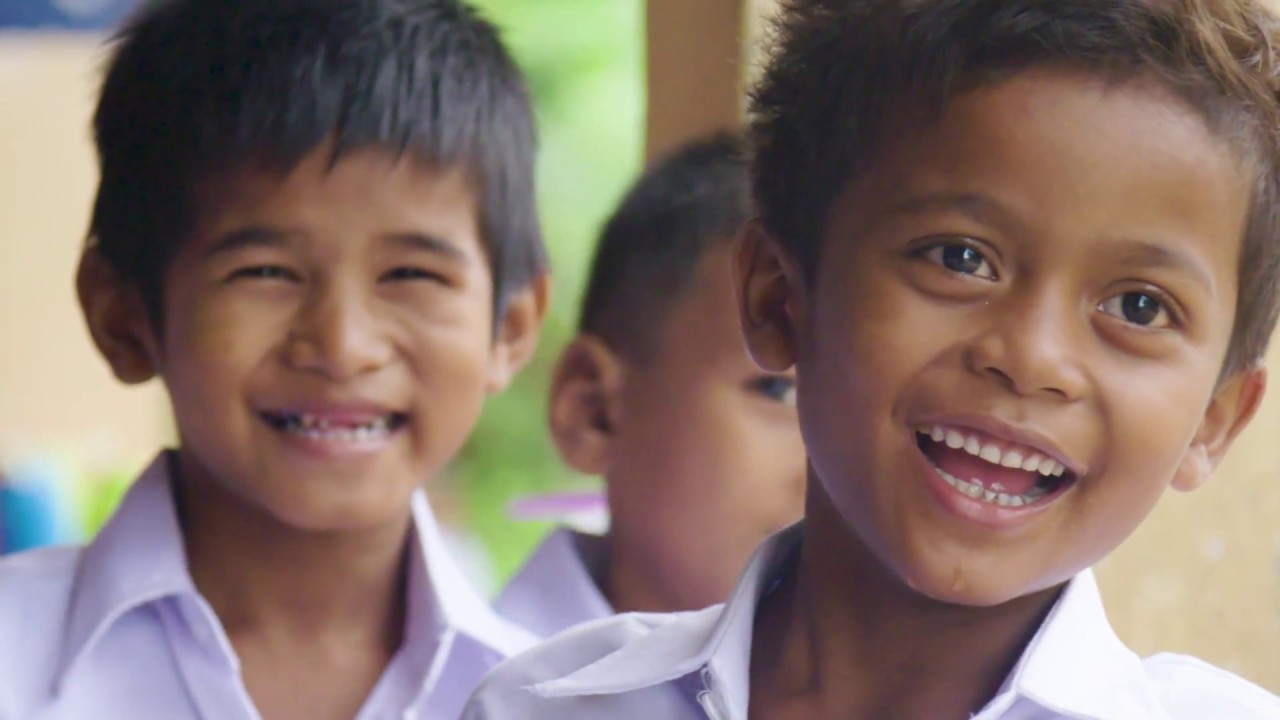 Kate Hudson Visits Cambodia | Watch Hunger Stop thumnail
