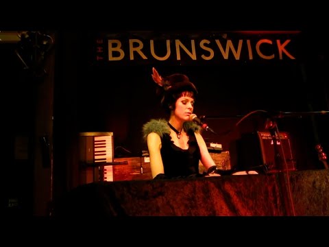 @EMBERHONEY - Thorns in the Dust (LIVE at The Brunswick)