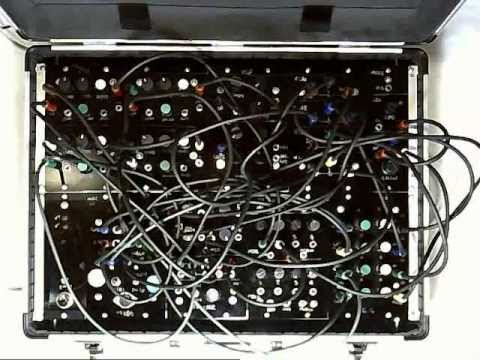 手作りアナログシンセサイザー　(Handmade analog　Synthesizer)