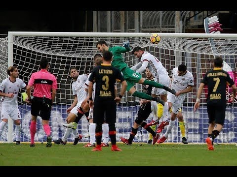 Portero mete un gol de cabeza al Milan en el minuto 94 dandole el empate [Benevento Vs Milan]
