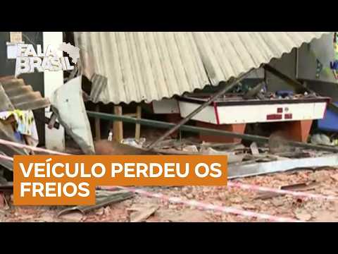 Caminhão desgovernado invade bar e mata quatro pessoas em Goiás
