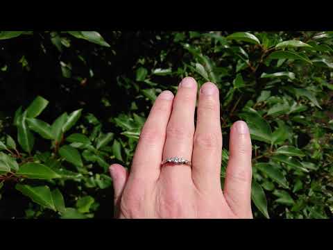 An 18ct gold vintage dainty diamond trilogy ring