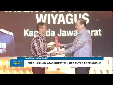 KAPOLDA JABAR TERIMA PENGHARGAAN CNN INDONESIA AWARD