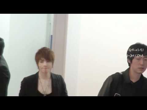 [HD][FC][110513] SHINee JongHyun - Handsome + Adoreable + Eye Contact @ Kimpo Airport