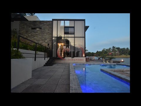 Mansão a venda Encontro das Águas na beira da lagoa