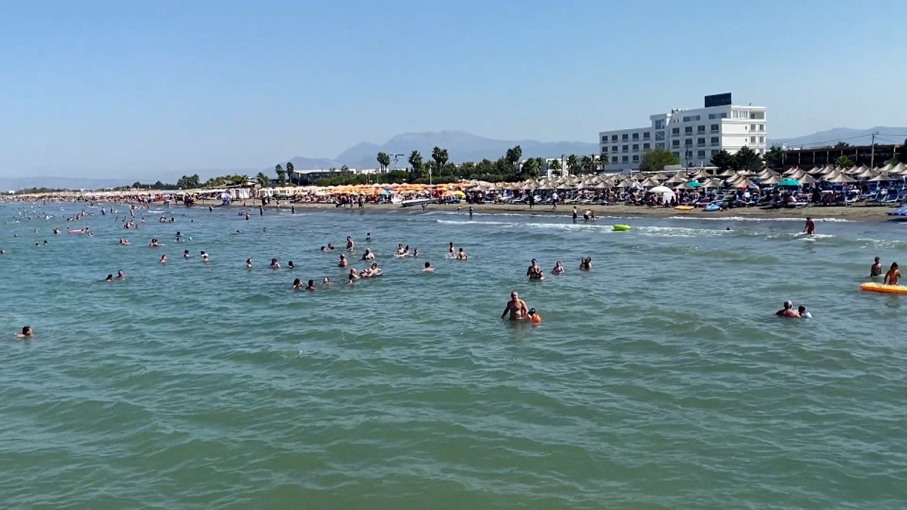 Tale, mbushur në gusht me pushues/Tërhiqen nga deti, rëra e pastër si dhe çmimet e favorshme