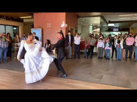 MARINERA PERUANA EN GUATEMALA, video de YouTube