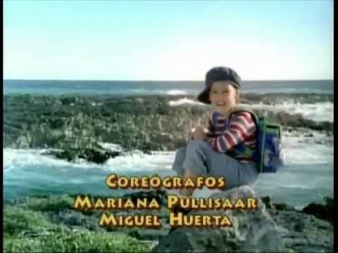 La Niña De La Mochila Azul video