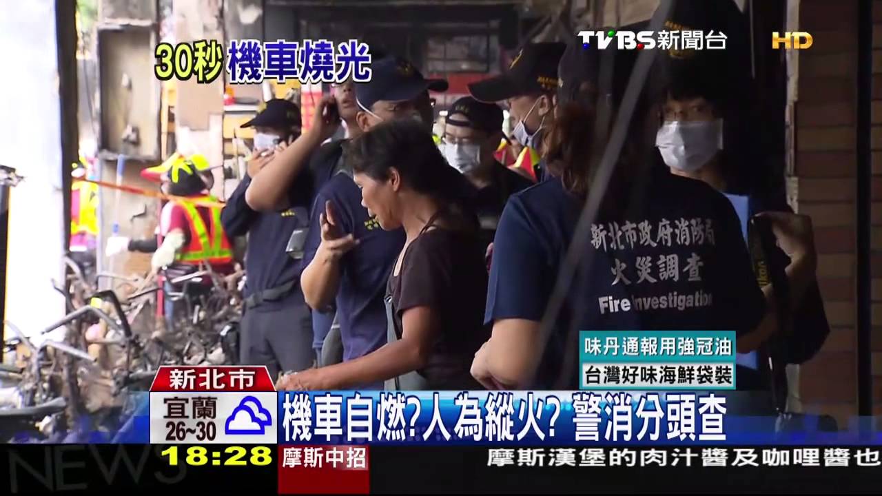 疑縱火!黑衣男路過騎樓 機車竄火苗