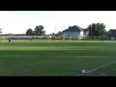 24.8.2016 KS Czarni Rudzienice - KKS Warmia Olsztyn (1:1) - rzut wolny Pilipienko (Warmia)