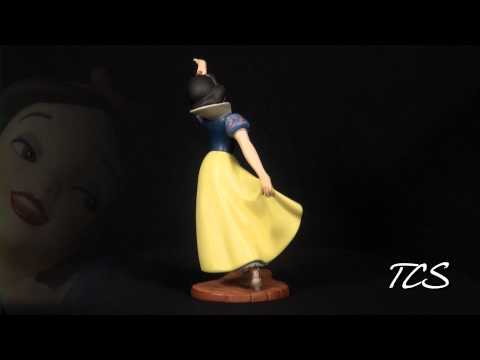 WDCC Disney Classics Snow White The Fairest  One Of All