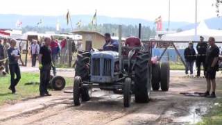 preview picture of video 'Vintage Tractor Pulling in Sweden'