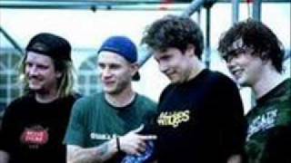 belvedere threes a crowd