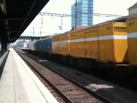 SBB Re 4/4 II train postal Neuchâtel