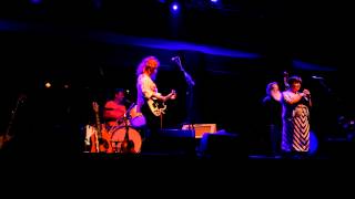 Neko Case - Hold On, Hold On