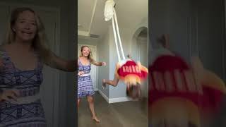 Download lagu Ibu mendorong putrinya dari ayunan!😱 mp3 Download lagu Ibu mendorong putrinya dari ayunan!😱 mp3