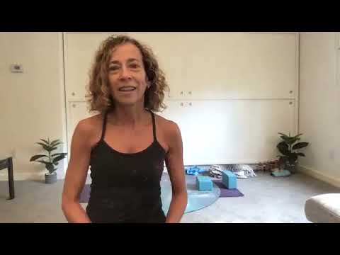 Gentle Yoga Flow, focus on hips (45 min) | Dana-Farber Zakim Center Remote Programming