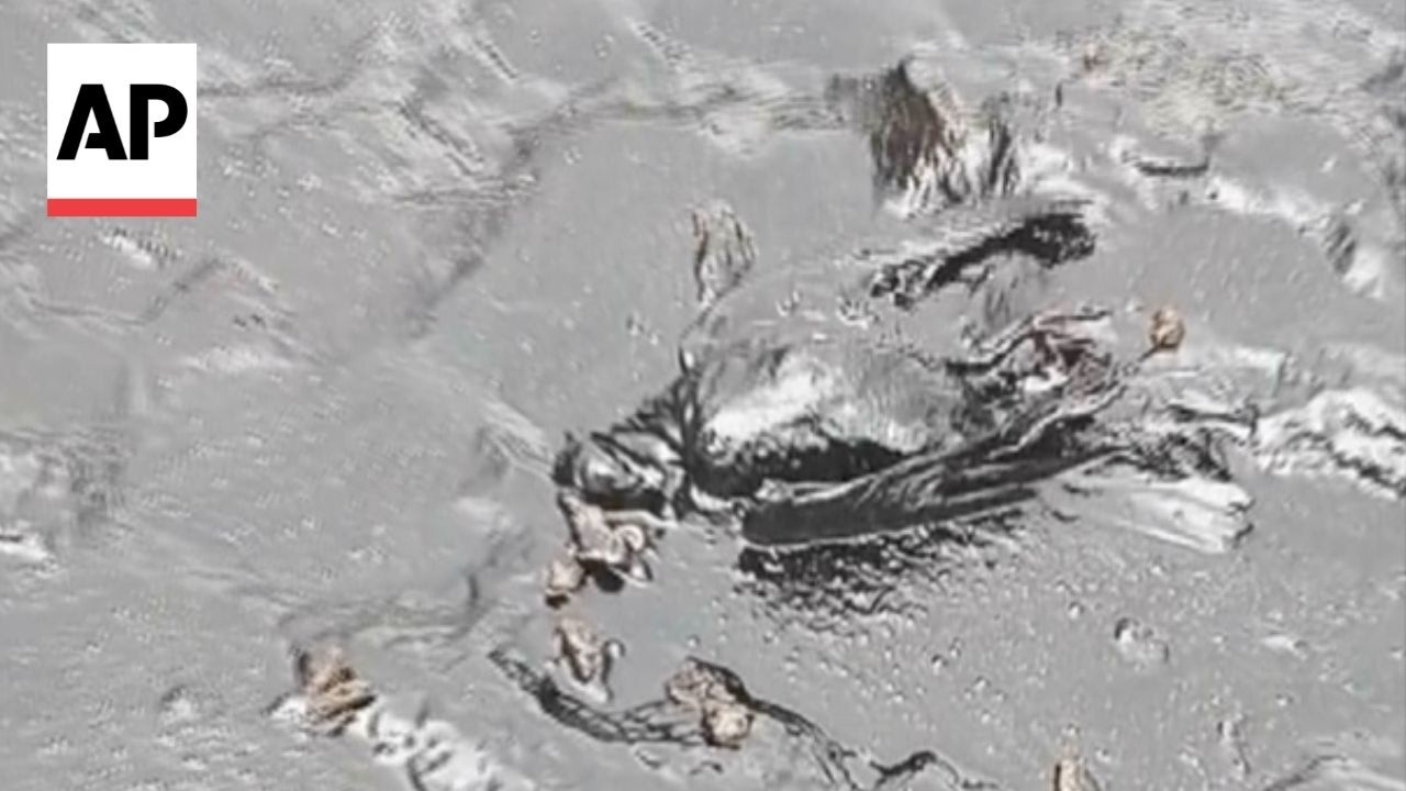 Video | Video shows oil spill on island after attack on Iran oil refinery during war