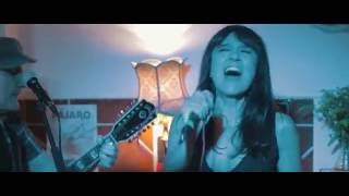 Amaral &quot;No se qué hacer con mi vida&quot; en acústico en Discos Bora-Bora