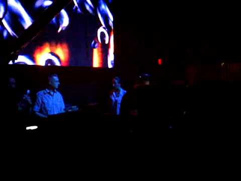 Le Brion & Donnie Lowe - Dancing with robots....Gets Dropped @ Gryphon HardRock