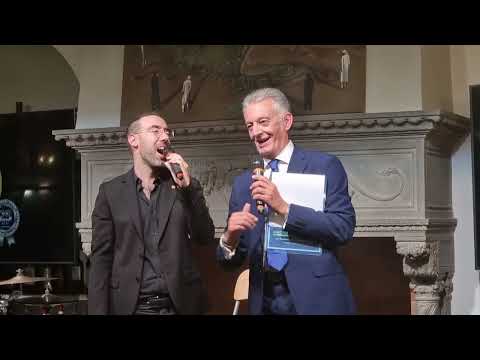 Lorenzo Andreaggi canta tre canzoni su Firenze e riceve il Premio Renzo Montagnani