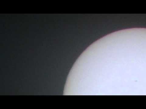 Merkur schiebt sich vor die Sonne