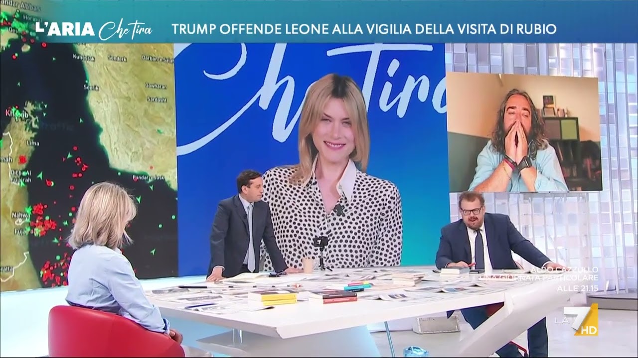 Battibecco tra David Parenzo e Luigi Crespi: "La politica estera crea imbarazzo al governo?", ...