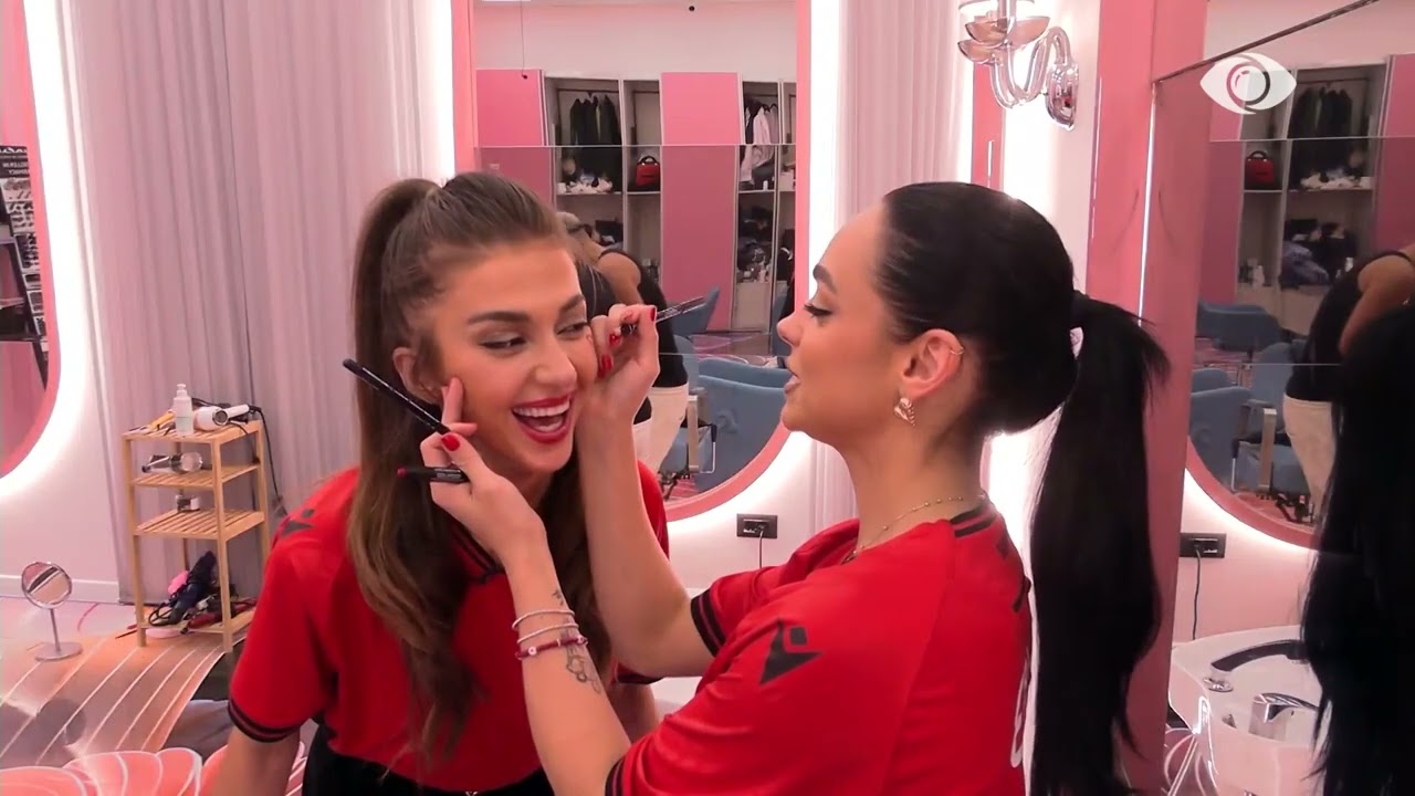 Atmosferë në shtëpi/ Banorët bëhen gati para ndeshjes së Kombëtares