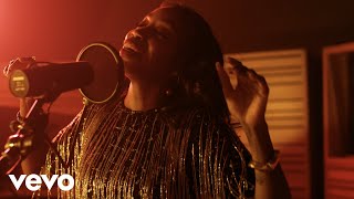 Estelle - Love On Love (Live Performance)