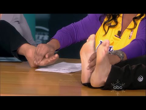 Jane Lynch / Emily Osment (Aired: 12/23/2010)