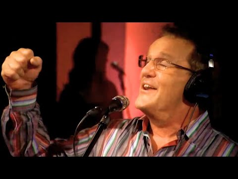 Mark Lowry - Keep Walking (Live at Oak Tree Studio)