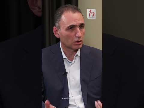 Ինչի՞ ես մեզ բոլորիս վիրավորում