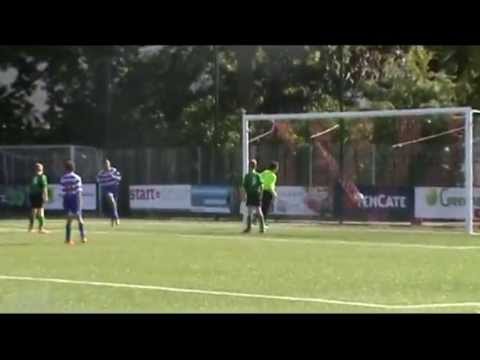 voetbal:  Slikkerveer D4  tegen  Xerxes D4