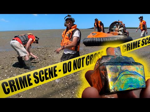 We found a CRIME SCENE Mudlarking London! Hovercraft History Hunters