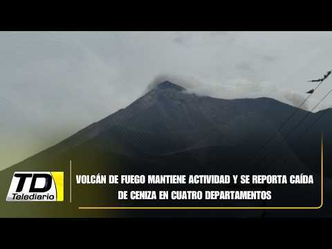 Volcán de Fuego mantiene actividad y se reporta caída de ceniza en cuatro departamentos