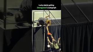 Download lagu Jeongyeon's autograph made her FEEL SPECIAL 😭 #twice #jeongyeon #shorts mp3 Download lagu Jeongyeon's autograph made her FEEL SPECIAL 😭 #twice #jeongyeon #shorts mp3